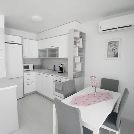 Appartamento Апартамент За Гости При Ели *